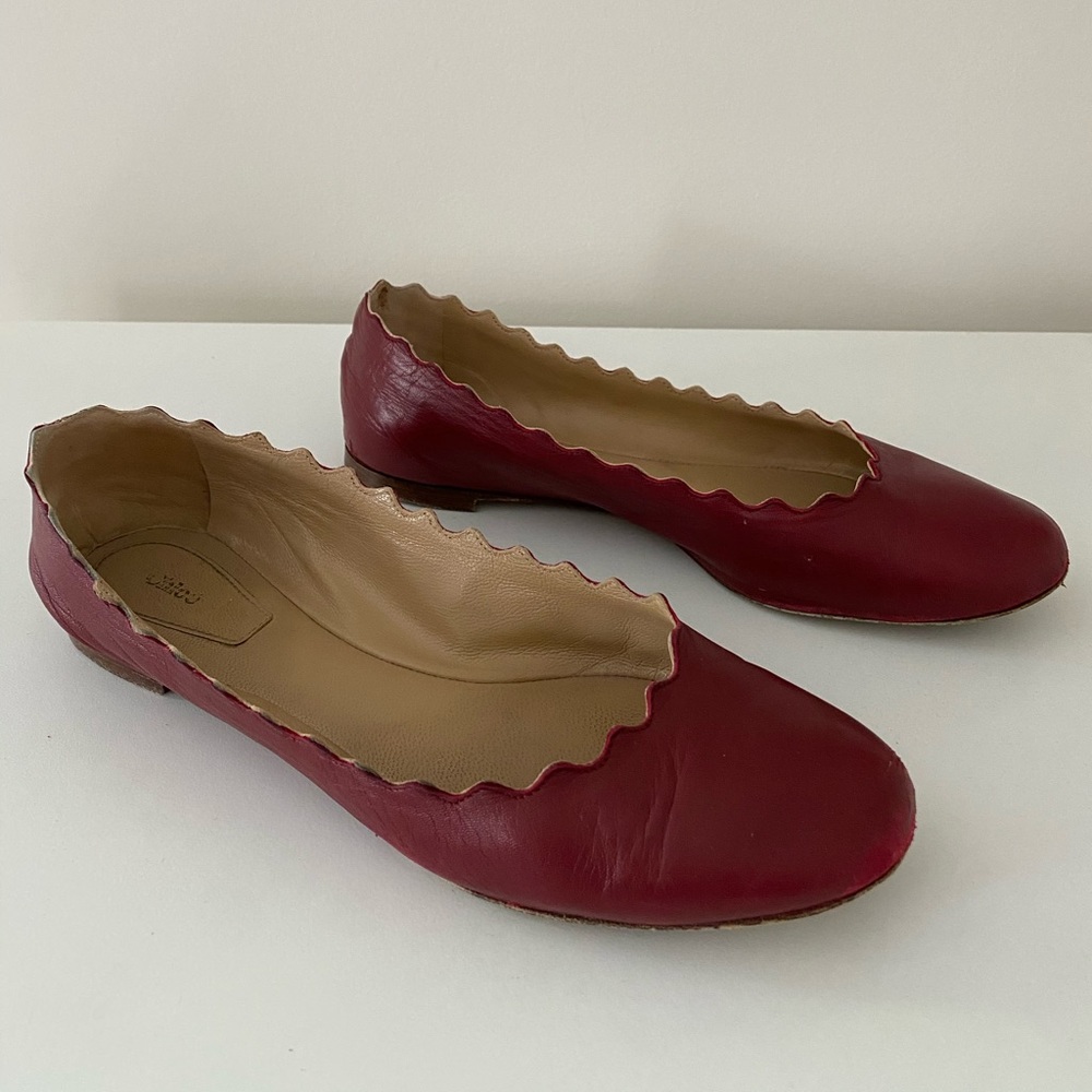 Chloe Lauren Scalloped Leather Flat in Burgundy